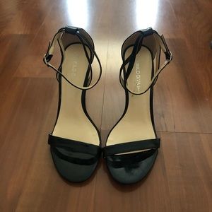 Wild diva black patent pleather heels